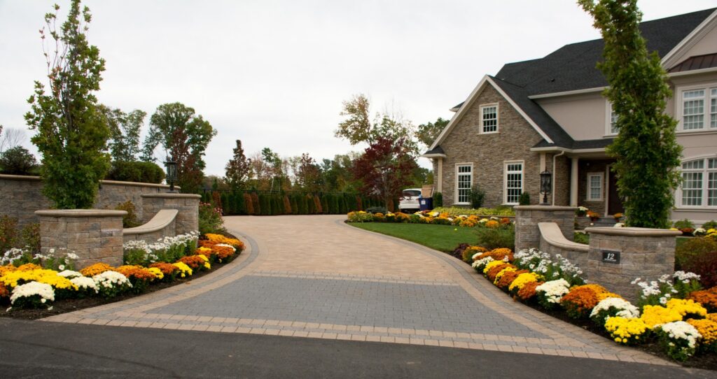 Strong curb appeal created by commercial landscape maintenance