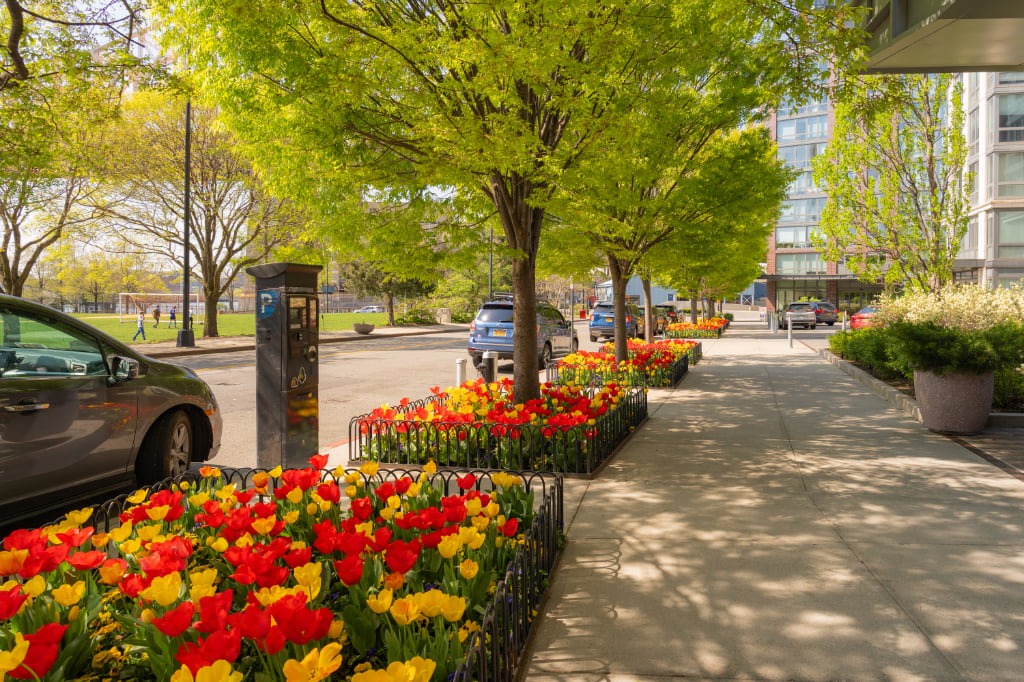 Commercial seasonal planting in Utah for entrances and walkways