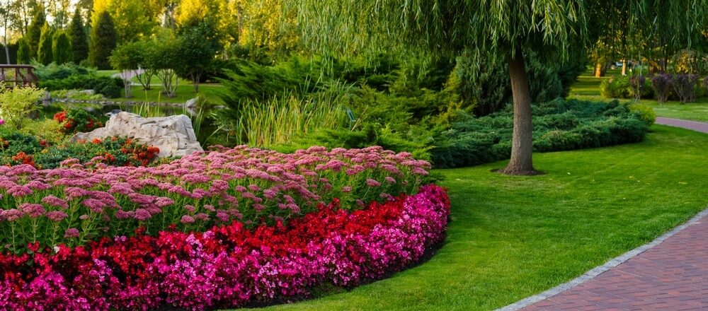 Commercial Properties with Seasonal Color and Planting Services