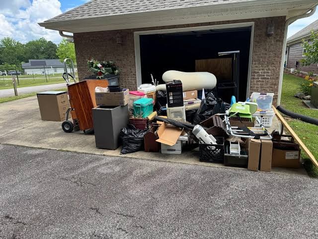 Junk removal services in Utah for commercial property cleanup